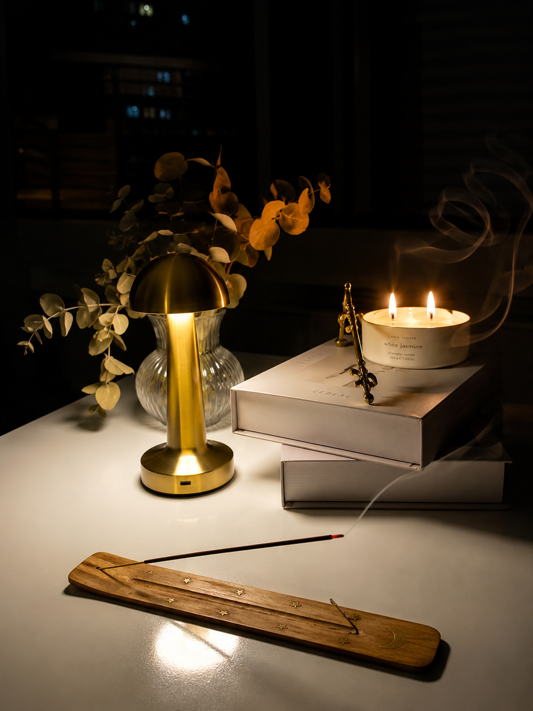 LUMORA Halo™ premium şarjlı dokunmatik masa lambası, modern tasarım, USB-C hızlı şarj, uzun pil ömrü, taşınabilir LED aydınlatma